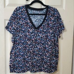 Torrid Heritage Jersey V-Neck Relaxed Deep Black Floral Print Tee 2x.